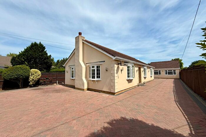 8 Bedroom Bungalow For Sale In Bangors Road North, Iver Heath, SL0