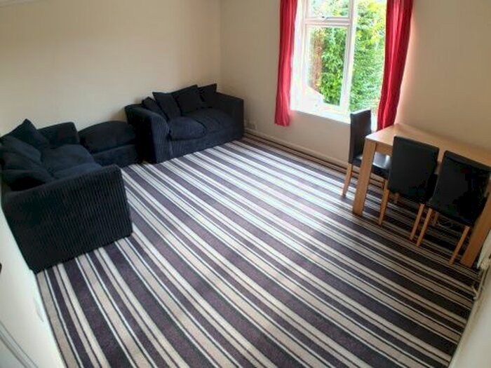 3 Bedroom Flat To Rent In Horspath Road, OX4