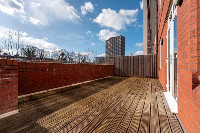 1 Bedroom Apartment For Sale In Sutton Court Road, Sutton, SM1