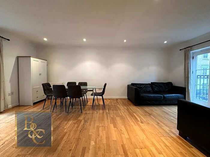 3 Bedroom Flat For Sale In Northpoint Square, London, NW1