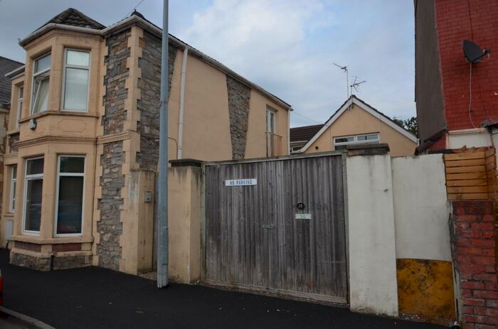 3 Bedroom Flat To Rent In Mill Road, Ely, Cardiff, CF5