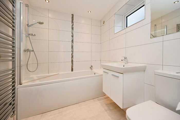 2 Bedroom Apartment To Rent In Town Street, Rawdon, Leeds, LS19