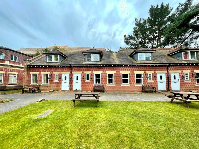 3 Bedroom Cottage To Rent In Roysdean Manor, Bournemouth, BH1