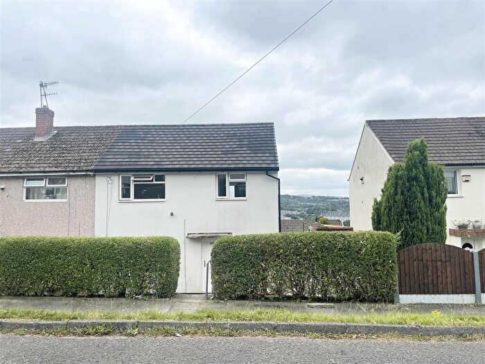 3 Bedroom Semi-Detached House For Sale In Deerstone Avenue, Burnley, BB10