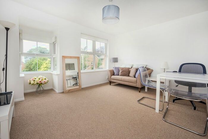 1 Bedroom Flat To Rent In Windmill Rise, Kingston Upon Thames, KT2