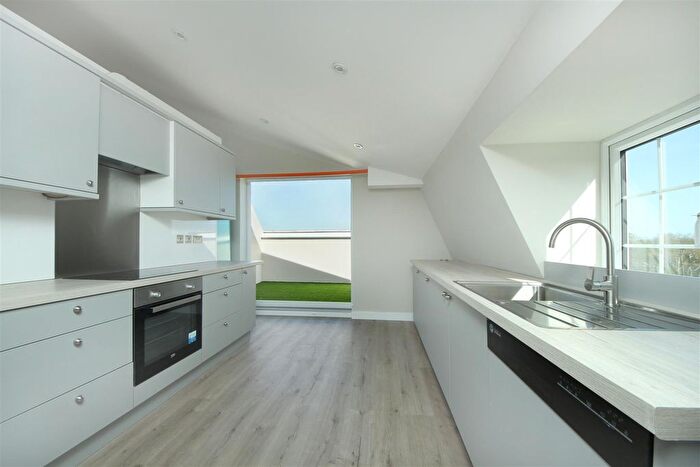 2 Bedroom Flat To Rent In Melville Villas Road, W3