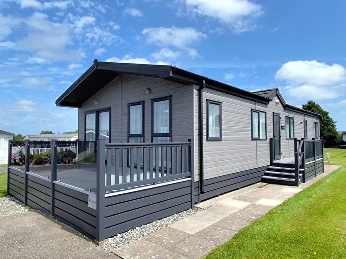 4 Bedroom Mobile/park Home For Sale In Moorland View, Indian Queens, TR9