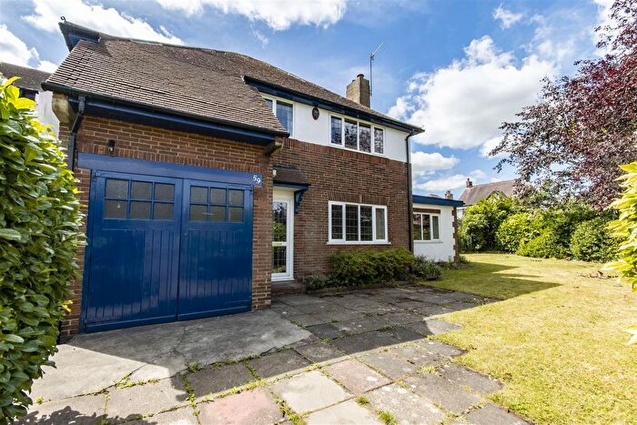 3 Bedroom Detached House For Sale In Dukes Drive, Chesterfield, S41