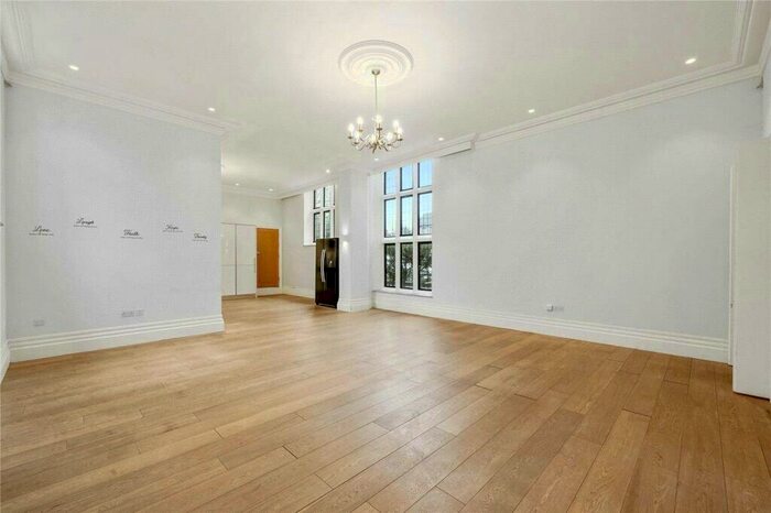 3 Bedroom Apartment To Rent In Courtyard House, Mill Hill, London, NW7