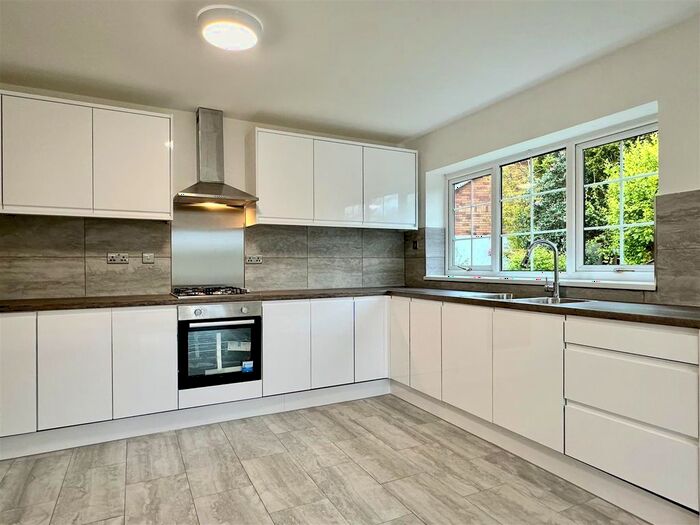 3 Bedroom Detached Bungalow To Rent In Beverley Gardens, Ravenhill, Swansea, SA5