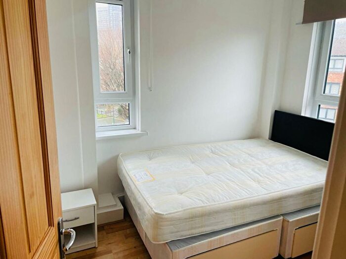2 Bedroom Flat To Rent In Cranbrook Road, Ilford, IG2