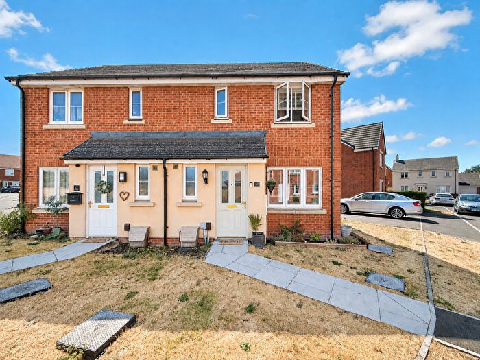 3 Bedroom Semi-Detached House For Sale In Clare Avenue, Trowbridge, BA14