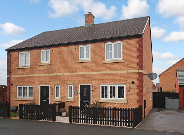 3 Bedroom Semi-Detached House For Sale In Bancroft Street, Cheddington, LU7