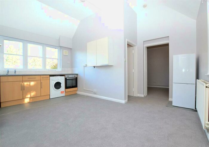 1 Bedroom Flat To Rent In Flat Garden House, RG9