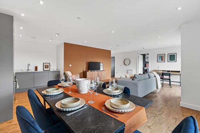 3 Bedroom Apartment For Sale In Phoenix, Saxton Lane, Leeds, LS9