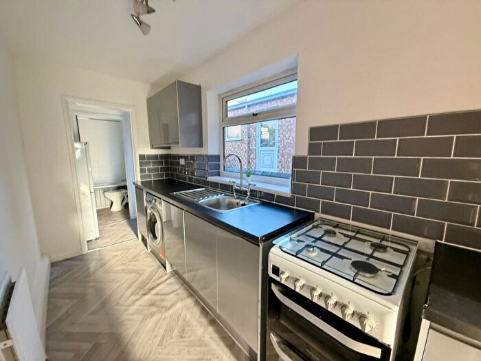 2 Bedroom House To Rent In Brixton Road, Lenton, NG7