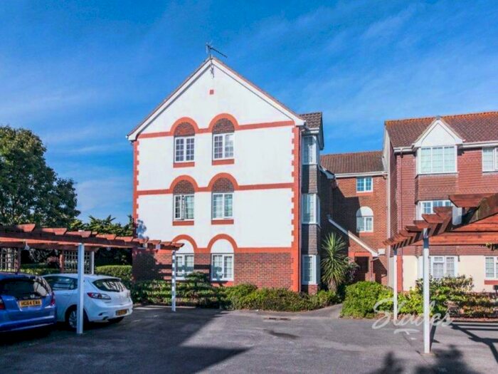 2 Bedroom Apartment To Rent In Wentworth Drive, Christchurch, Dorset, BH23