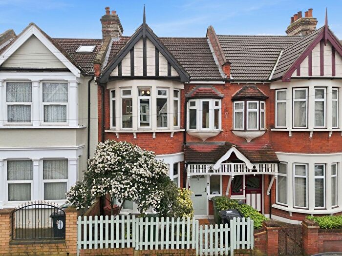 2 Bedroom Flat For Sale In Colchester Road, Leyton, E10