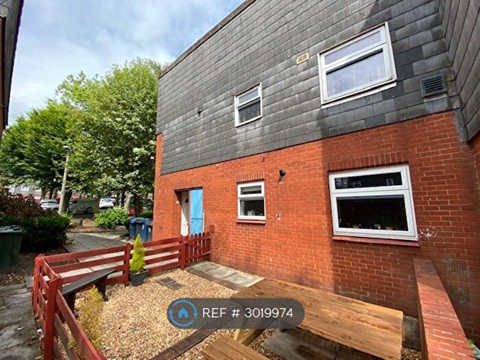 2 Bedroom Flat To Rent In Lindens, Skelmersdale, WN8