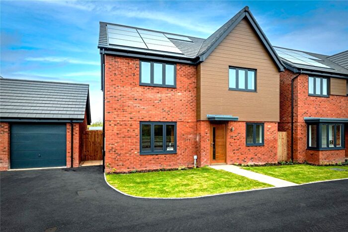 4 Bedroom Detached House For Sale In Tigermoth Drive, Stoke Orchard, Cheltenham, GL52