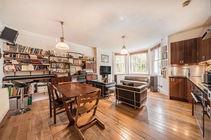 2 Bedroom Flat For Sale In Redcliffe Gardens, London, SW10