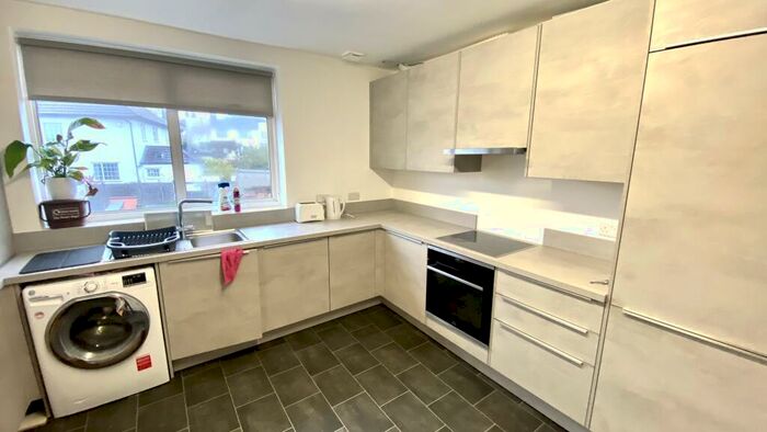 4 Bedroom Flat To Rent In Henleaze Road, Westbury-On-Trym, Bristol, BS9