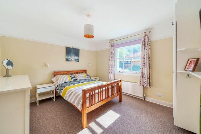 3 Bedroom Cottage To Rent In Valley Road, Streatham, London, SW16