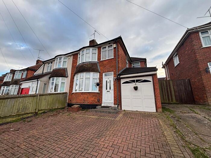 3 Bedroom Semi Detached House To Rent In Rydal Avenue, Tilehurst, RG30