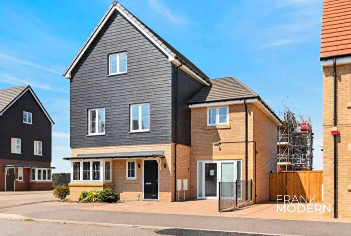 4 Bedroom Detached House For Sale In Four Chimneys Crescent, Hampton Heights, PE7