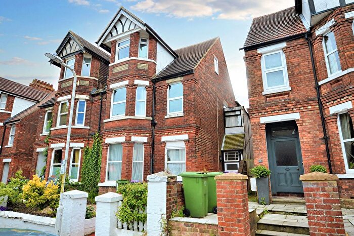 2 Bedroom Flat For Sale In St. Johns Church Road, Folkestone, CT19