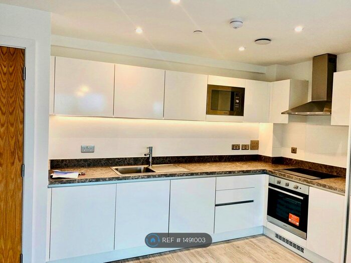 2 Bedroom Flat To Rent In Middlewood Plaza, Salford, M5