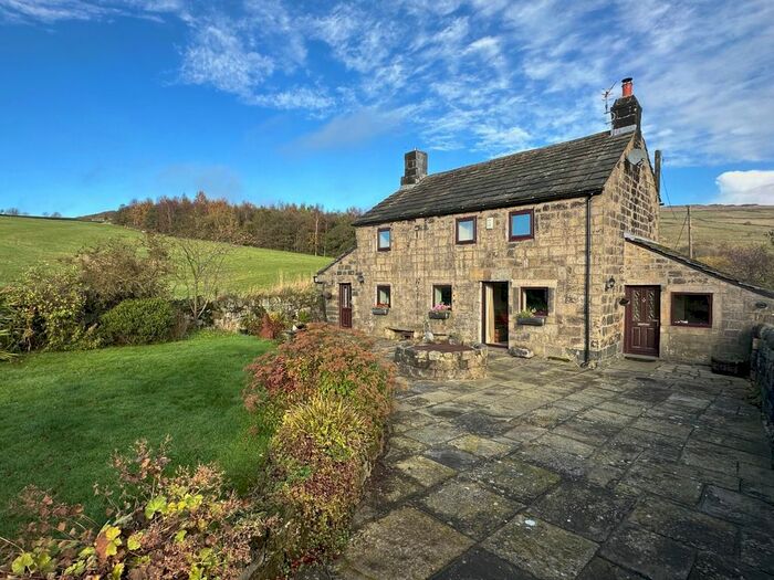 3 Bedroom Detached House For Sale In Cross Stone Road, Todmorden, OL14