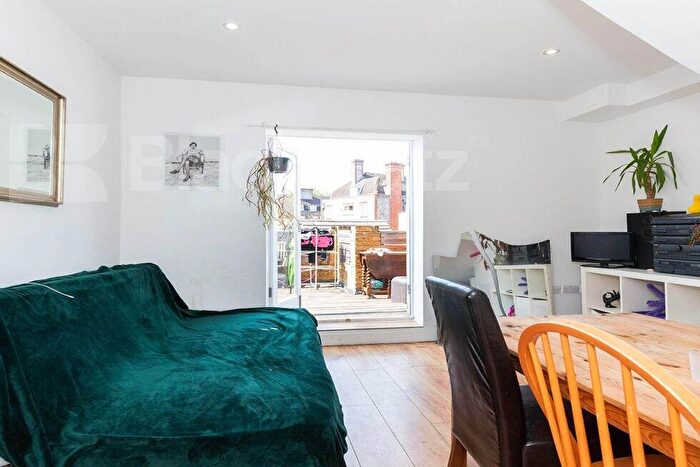 3 Bedroom Flat To Rent In Camden High Street, Camden, NW1