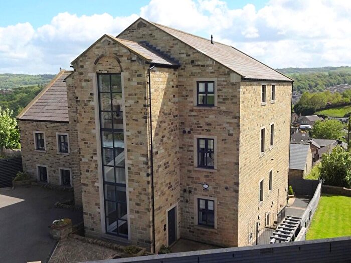 2 Bedroom Apartment For Sale In Carriage House, The Carriage Drive, Greetland, HX4