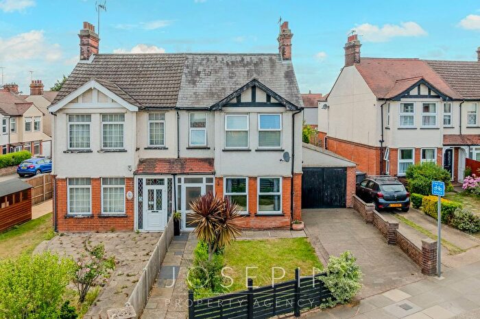 4 Bedroom Semi-Detached House For Sale In Norwich Road, Ipswich, IP1