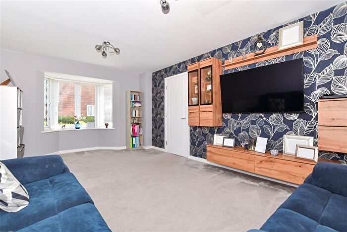 4 Bedroom Detached House For Sale In Matthews Close, Snodland, Kent, ME6