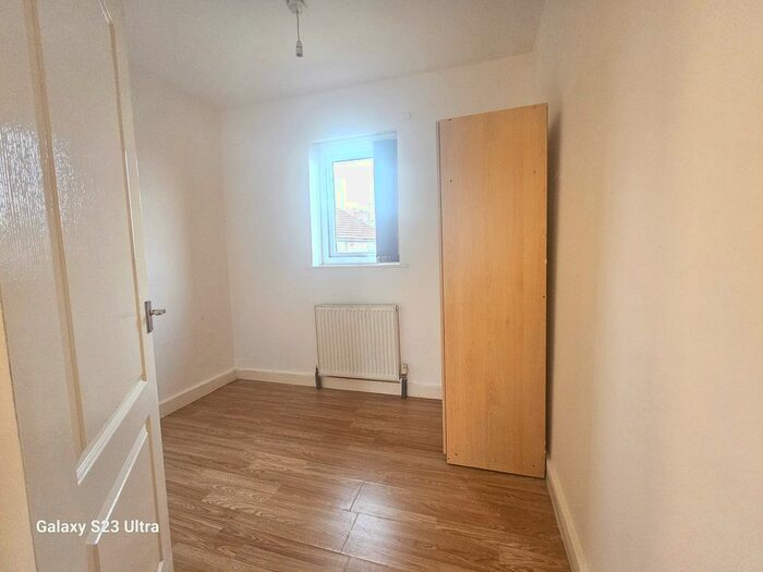 2 Bedroom End Of Terrace House To Rent In Lewis Road, Sheffield, S13