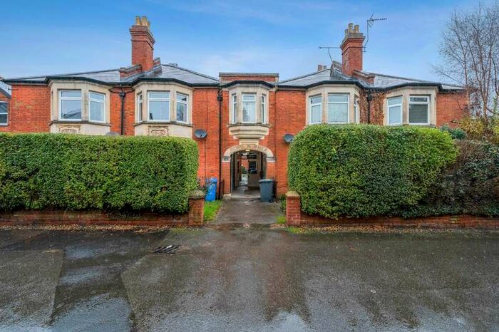 1 Bedroom Flat To Rent In Queens Place, Ascot, SL5