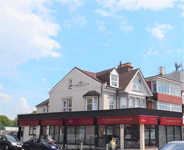 2 Bedroom Flat To Rent In Westcliff On Sea, Essex, SS0