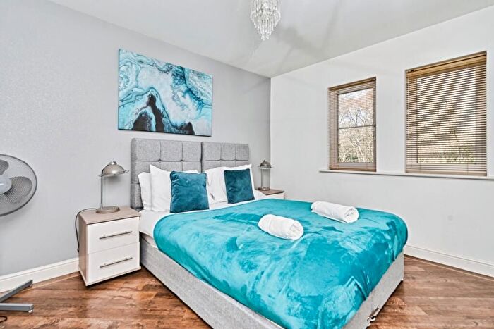 2 Bedroom Flat To Rent In Blue Cedar Drive, Sutton Coldfield, B74