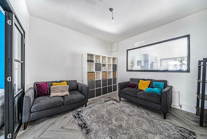 3 Bedroom Terraced House To Rent In Avondale Road, Walthamstow, London, E17