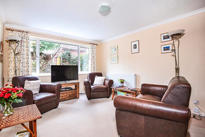 2 Bedroom Maisonette To Rent In Myrtleside Close, Northwood, HA6