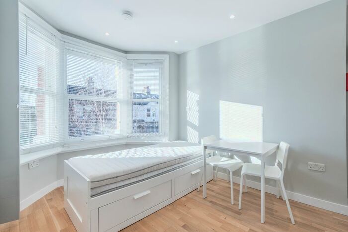 Studio To Rent In Seaford Road, London, W13