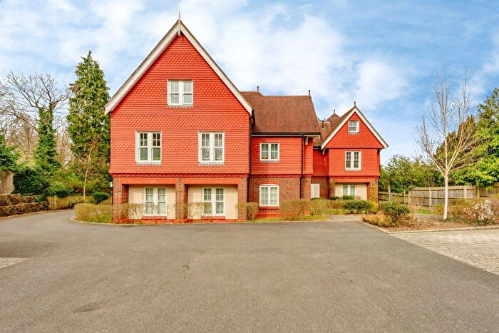 2 Bedroom Flat For Sale In White Post Hill, Redhill, RH1