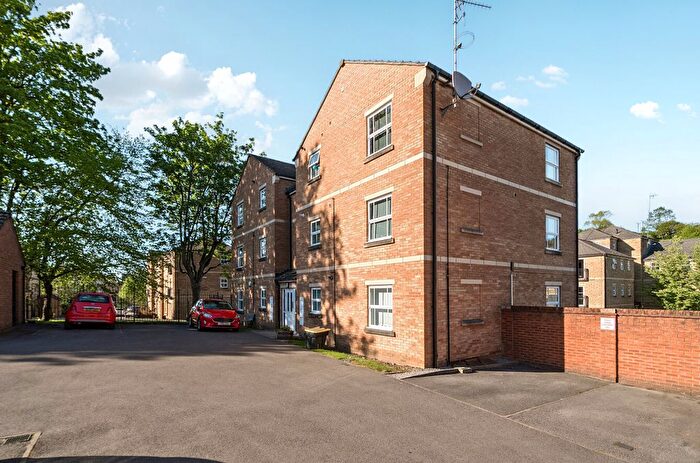 2 Bedroom Flat For Sale In Broom Mills Road, Farsley, Pudsey, West Yorkshire, LS28