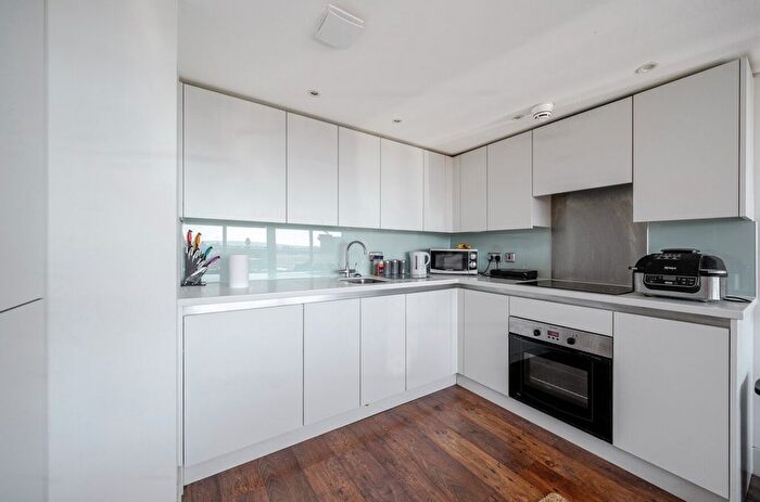 2 Bedroom Flat To Rent In Crispin Lofts, New York Road, Leeds, West Yorkshire, LS2