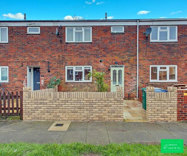 3 Bedroom House For Sale In Brownswell Road, London, N2