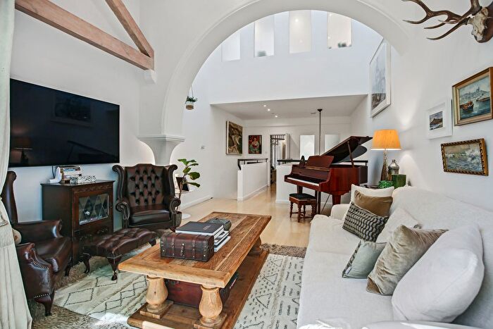 3 Bedroom Flat For Sale In St Pauls's Conversion, Forest Hill, SE23