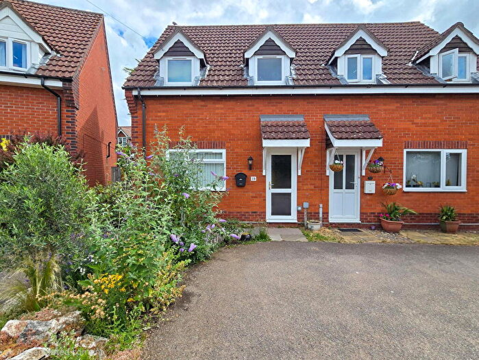 3 Bedroom Semi Detached House For Sale In Dairy Farm Court, Attleborough, NR17