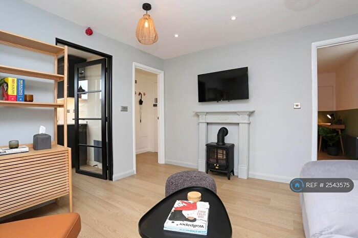 1 Bedroom Flat To Rent In High Street, Tisbury, Salisbury, SP3